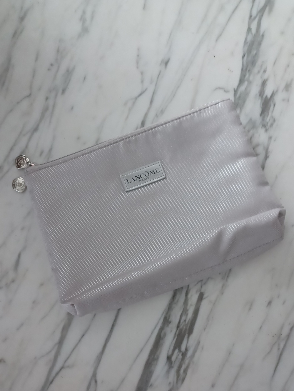 Lancôme Makeup Case Organizer Silver Tone Interior Kisses Rose Charm Zipper Pull
